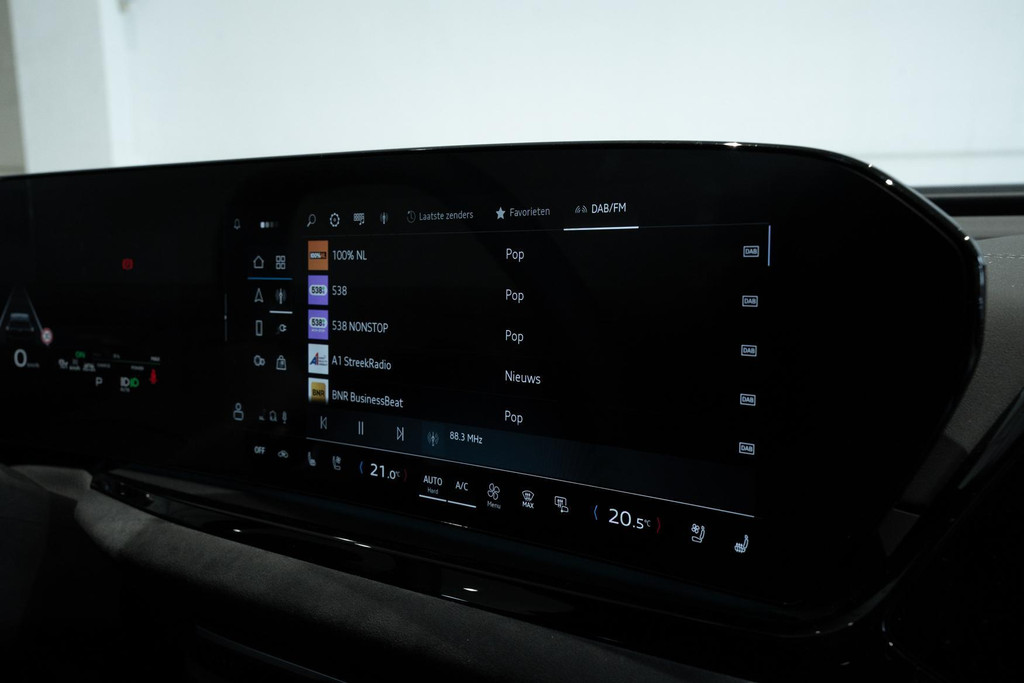 Audi A5 Avant 2.0 Quattro e-hybrid S edition Competition / 5 jaar Garantie / Audi Exclusive Nardo Grey / Trekhaak / Pano / S Interieur 51714554-39.jpg | REINHARD