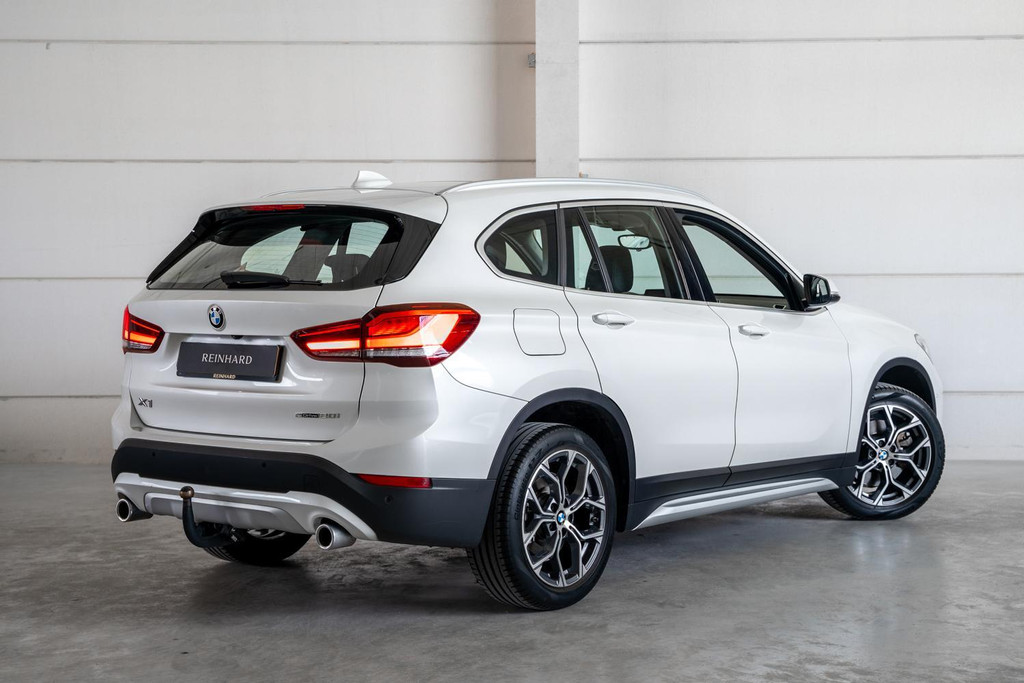 BMW X1 sDrive20i High Executive / Panodak / Headup / Trekhaak / Leder / Stoelverm. / Dlr Ond. / Orig. NL 54354064-1.jpg | REINHARD