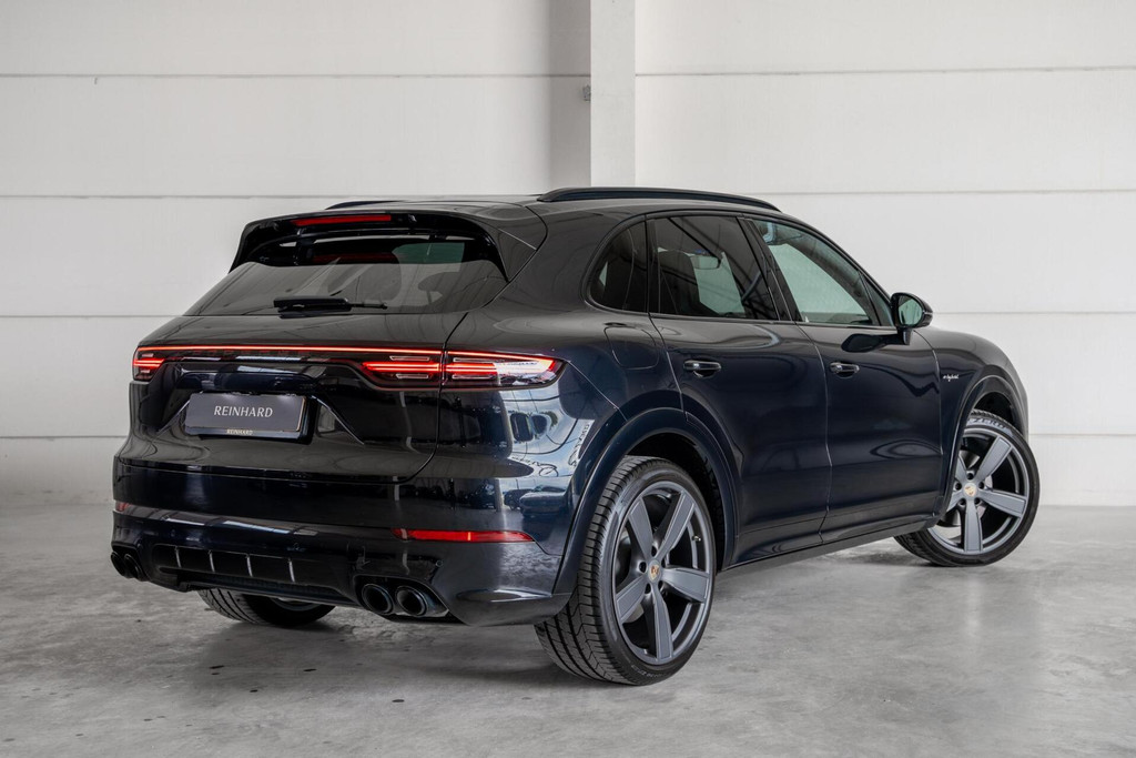Porsche Cayenne 3.0 E-Hybrid / Platinum / Spordesign / PASM / Luchtvering / Sportstoelen+ / Trekhaak / Dlr. ond. / Orig. NL 54354076-1.jpg | REINHARD