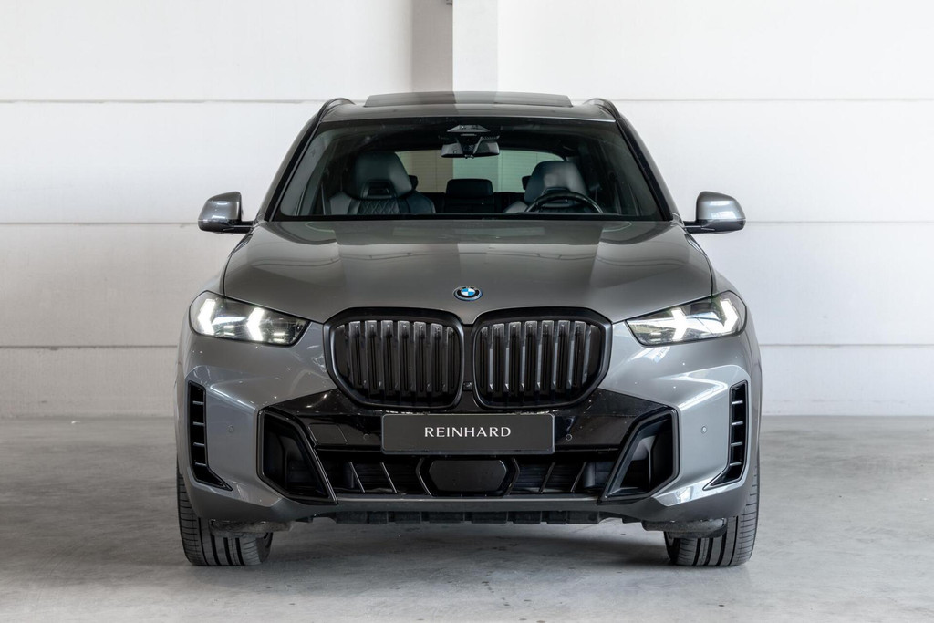 BMW X5 xDrive50e / M Sport Pro / M Stoelen / Pano / Trekhaak / BSI / 22" / HUD / BTW 56844728-2.jpg | REINHARD